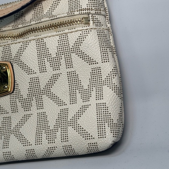 Michael Kors MK Signature Small Wristlet Clutch Purse - Picture 4 of 12